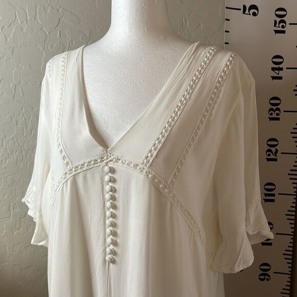 BLUE Rain white dress with crocheted stitching and fabric covered buttons size L - Picture 3 of 13